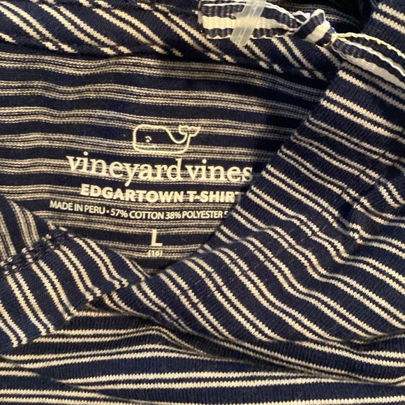 Boys vineyards vine long sleeve hooded shirt. Size large - Picture 3 of 3